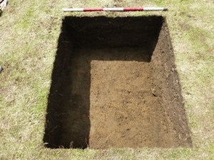 47 High St Wing Bottom of topsoil 1-6-13 (640x480)